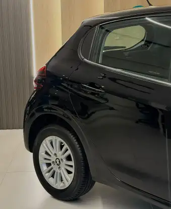 PEUGEOT-208-2018