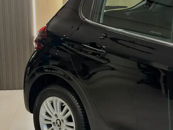 PEUGEOT-208-1.6 ACTIVE PACK 16V FLEX 4P AUTOMÁTICO PEUGEOT-208-2018