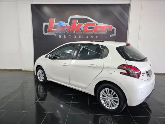 PEUGEOT-208-2016