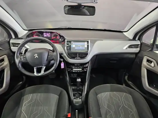 PEUGEOT-208-2016