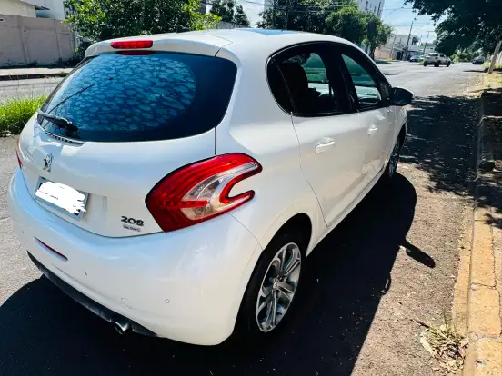 PEUGEOT-208-2015