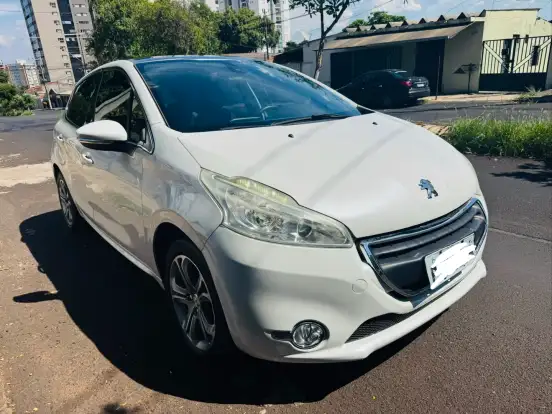 PEUGEOT-208-2015