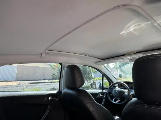 PEUGEOT-208-2015