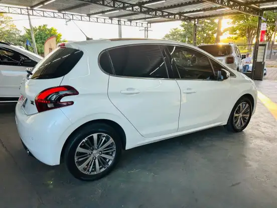PEUGEOT-208-1.6 GRIFFE 16V FLEX 4P AUTOMÁTICO PEUGEOT-208-2017