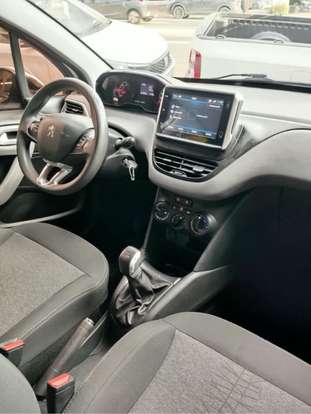 PEUGEOT-208-2018