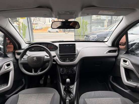 PEUGEOT-208-2019