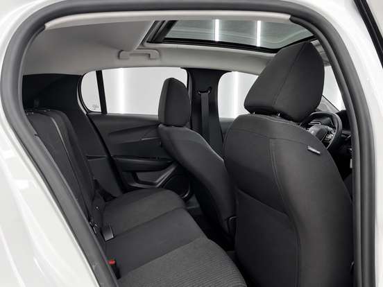 PEUGEOT-208-2021