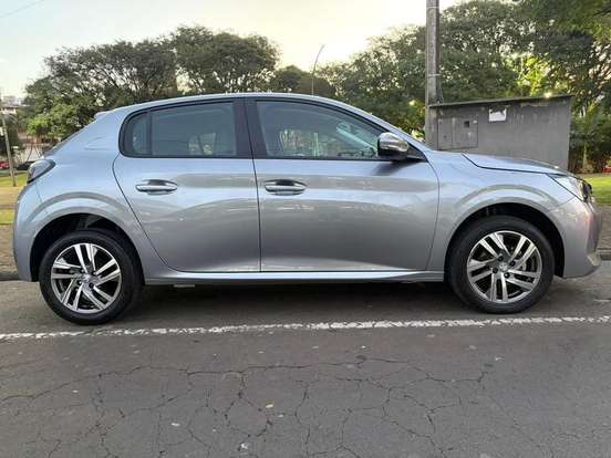 PEUGEOT-208-2022