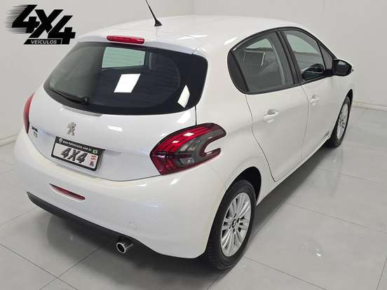 PEUGEOT-208-2018