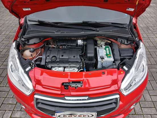 PEUGEOT-208-2016