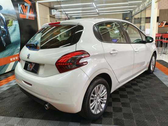 PEUGEOT-208-2016