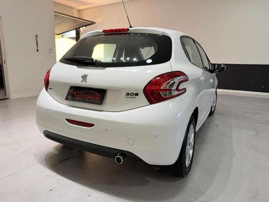 PEUGEOT-208-2015