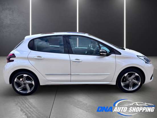 PEUGEOT-208-2018