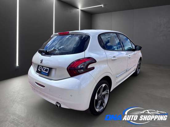 PEUGEOT-208-2018