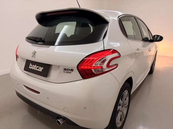 PEUGEOT-208-2015