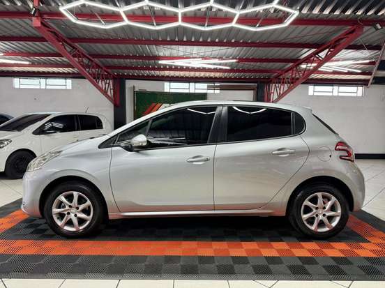 PEUGEOT-208-2013