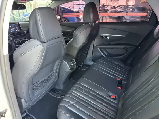 PEUGEOT-3008-2018