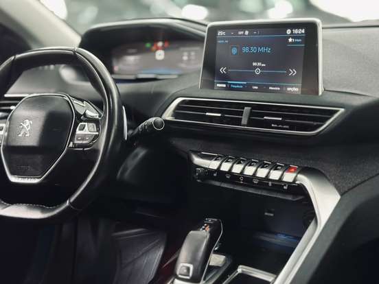 PEUGEOT-3008-2018
