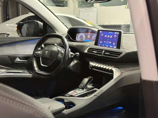 PEUGEOT-3008-2018
