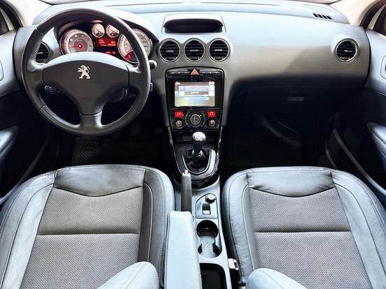 PEUGEOT-308-2015