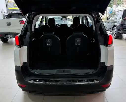 PEUGEOT-5008-2018