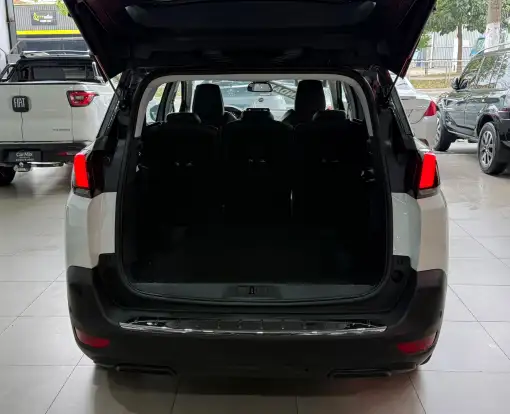 PEUGEOT-5008-2018