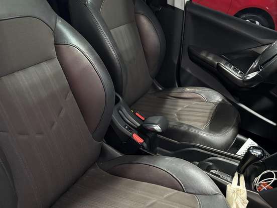 PEUGEOT-2008-1.6 16V FLEX GRIFFE 4P AUTOMÁTICO PEUGEOT-2008-2015