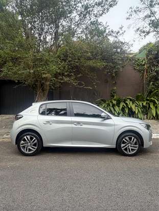 PEUGEOT-208-2021