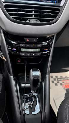 PEUGEOT-208-2016