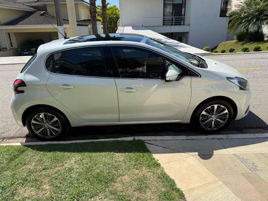 PEUGEOT-208-1.6 GRIFFE 16V FLEX 4P AUTOMÁTICO PEUGEOT-208-2017