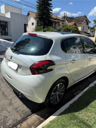 PEUGEOT-208-2017