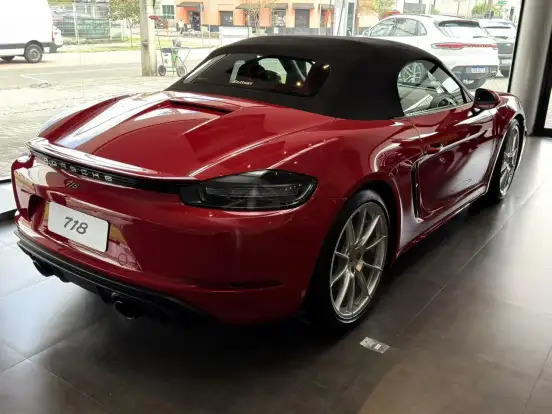 PORSCHE-718-2025