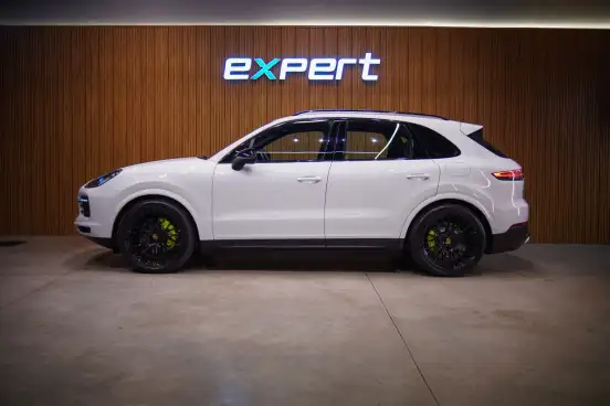 PORSCHE-CAYENNE-2021
