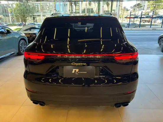 PORSCHE-CAYENNE-2022