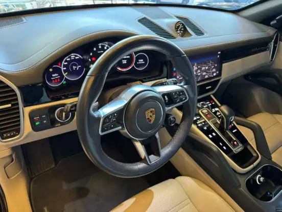 PORSCHE-CAYENNE-2022