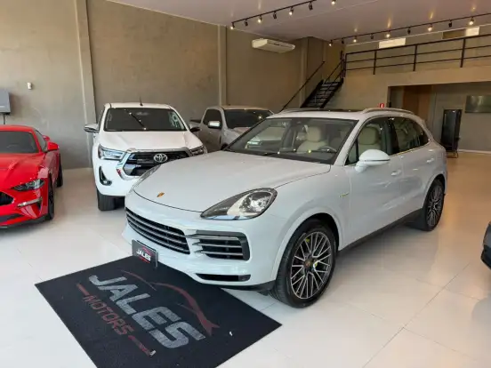 PORSCHE-CAYENNE-2022
