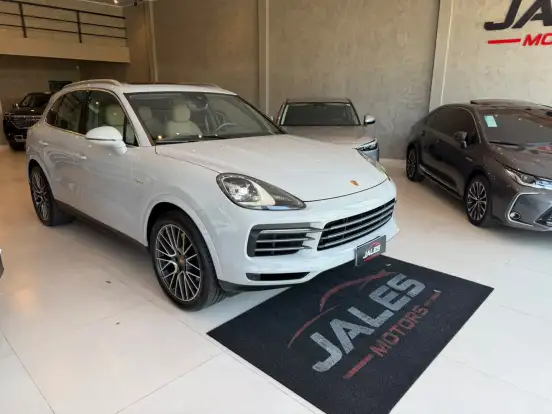 PORSCHE-CAYENNE-2022