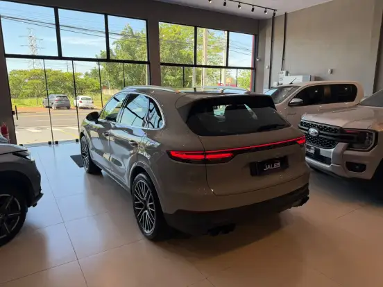PORSCHE-CAYENNE-2022