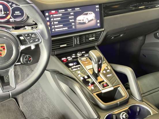 PORSCHE-CAYENNE-2023