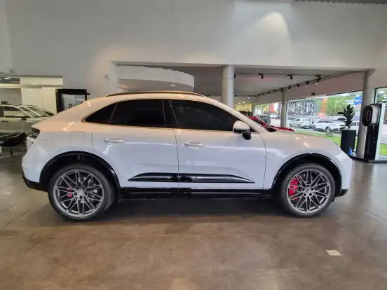 PORSCHE-MACAN-2025