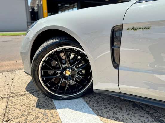 PORSCHE-PANAMERA-2021