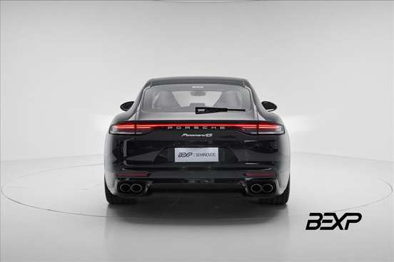 PORSCHE-PANAMERA-2023