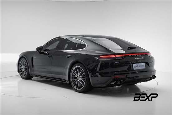PORSCHE-PANAMERA-2023