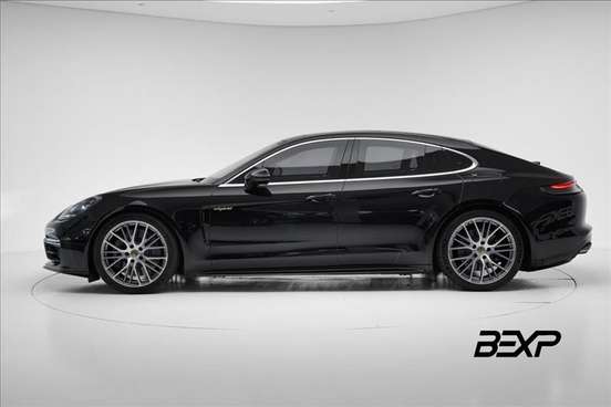 PORSCHE-PANAMERA-2023