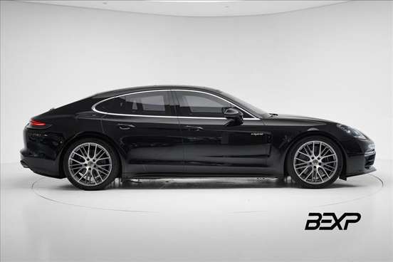PORSCHE-PANAMERA-2023