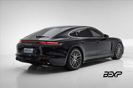 PORSCHE-PANAMERA-2023