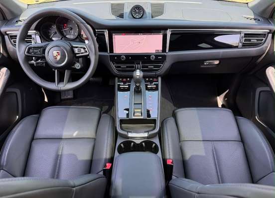 PORSCHE-MACAN-2024