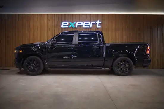 RAM-1500-3.0 HURRICANE 6 BITURBO GASOLINA LARAMIE NIGHT EDITION CD 4X4 AUTOMÁTICO RAM-1500-2025