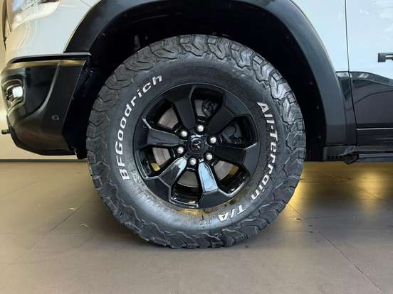 RAM-1500-5.7 V8 GASOLINA REBEL CD 4X4 AUTOMÁTICO RAM-1500-2022