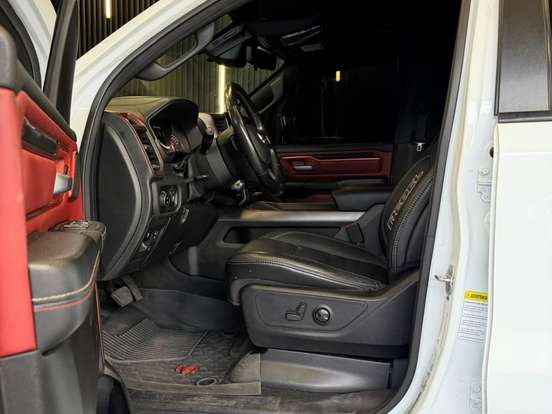 RAM-1500-5.7 V8 GASOLINA REBEL CD 4X4 AUTOMÁTICO RAM-1500-2022
